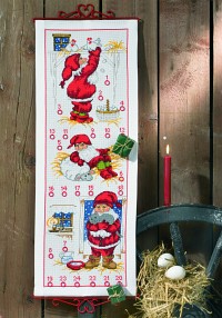 White christmas calendar with 3 Santas. Permin 34-1233. 