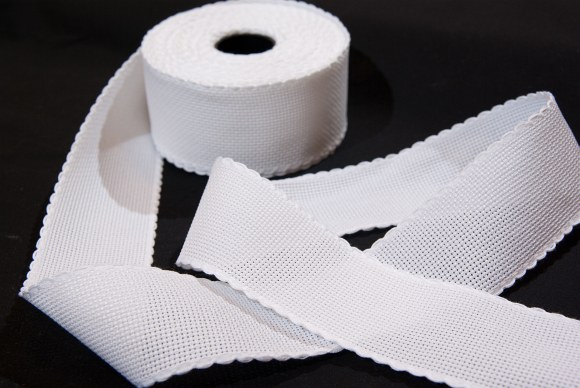 Aida drape in white for embroidery, 6 threads pr. cm, 5 cm wide