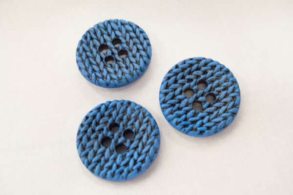 Blue knitted-look button 3cm