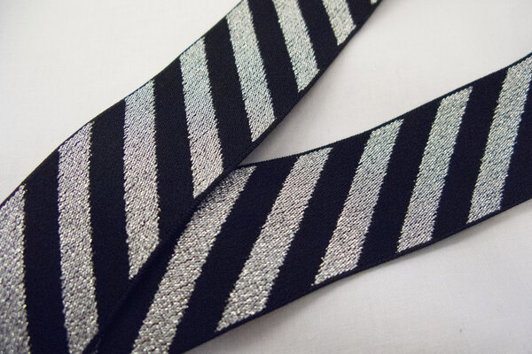 Elastic black/silver diagonals 4 cm