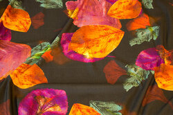 Black cotton-jersey with beautiful leaves