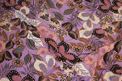 Light red-purple viscose-jersey with leaves