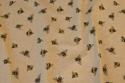 Linen-look with ca. 2 cm bumble-bees