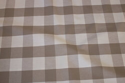 Medium-thickness cotton in light sand and white checks for table cloths mm.