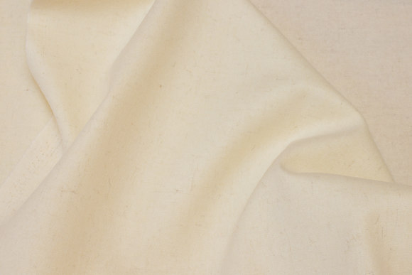 100% medium-thickness wool flannel in off-white with nister
