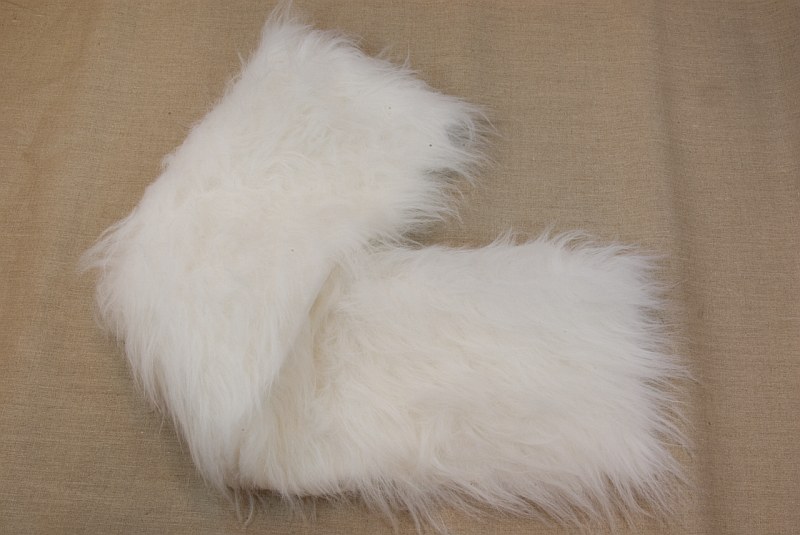 Langhåret pels i imiteret kvalitet i 20 cm stykke. Hvid eller sort | FJØLNER