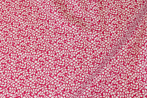 Firm cotton in red with mini-leaf in off-white