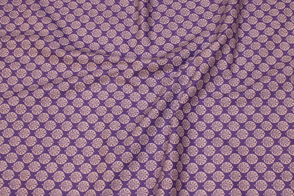 Purple patchwork cotton with small leaf-pattern 