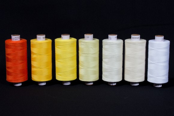 Synthetic sewing-thread, hvid-orange colors, 1000 m