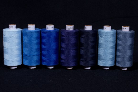 Synthetic thread standard quality, blue colors, 1000 m