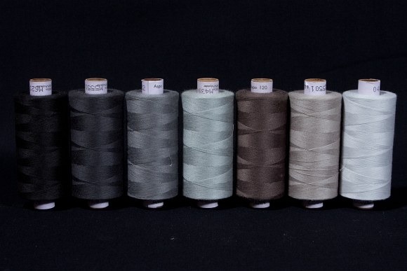 Synthetic thread standard quality, grey-black colors, 1000 m