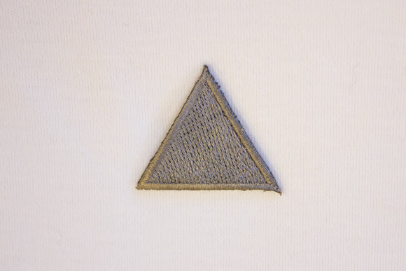 Grey triangle patch 3 cm