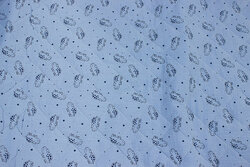 Quiltet, double woven cotton (gauze) in dust-light blue with ca. 3 cm hippopotamuses