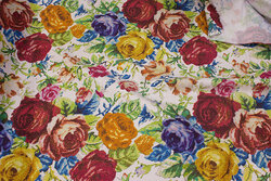 White cotton-stretch with big roses in red, yellow and purple