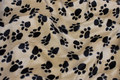 Beige faux pelsstof with black paws