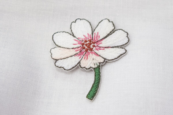 Patch flower white 4 x 3 cm