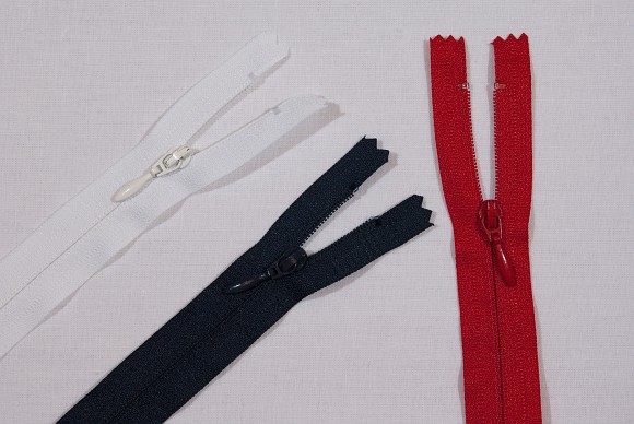 Dress zipper, 4 mm wide, 10 cm long
