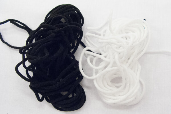 Soft, black round elastics for face-masks, 5 meters