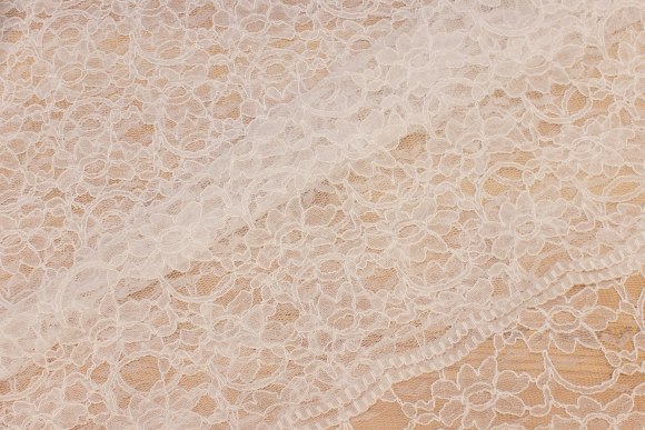 White dress-lace-fabric with double scallop edge 
