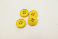 Yellow 4-hole button 3.4 cm