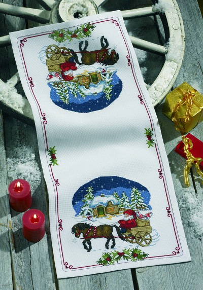 White christmas runner with snowscape
