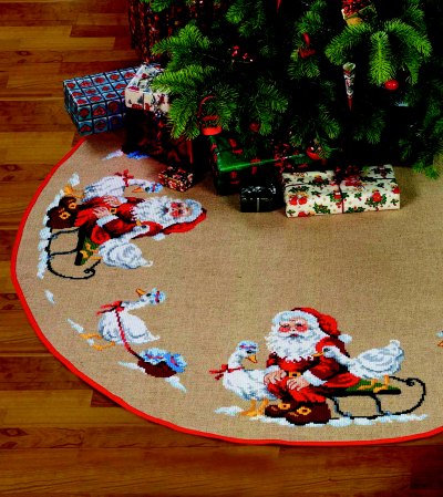 Christmas tree skirts - big Santa Claus helper with geese