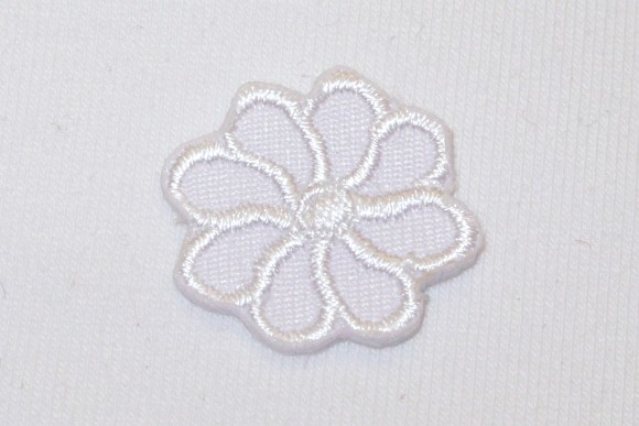 Tiny white flower iron on patch ø 2 cm