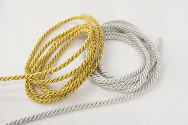 Gold- and silver cord 4mm