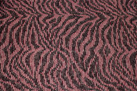 Jacquard-knit in charcoal and bordeaux with mohair-look