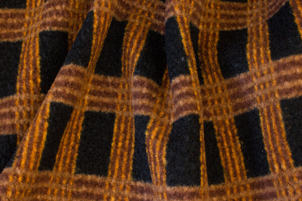 Thick coat and jacket bouclé in black and cinnamon-colored checks